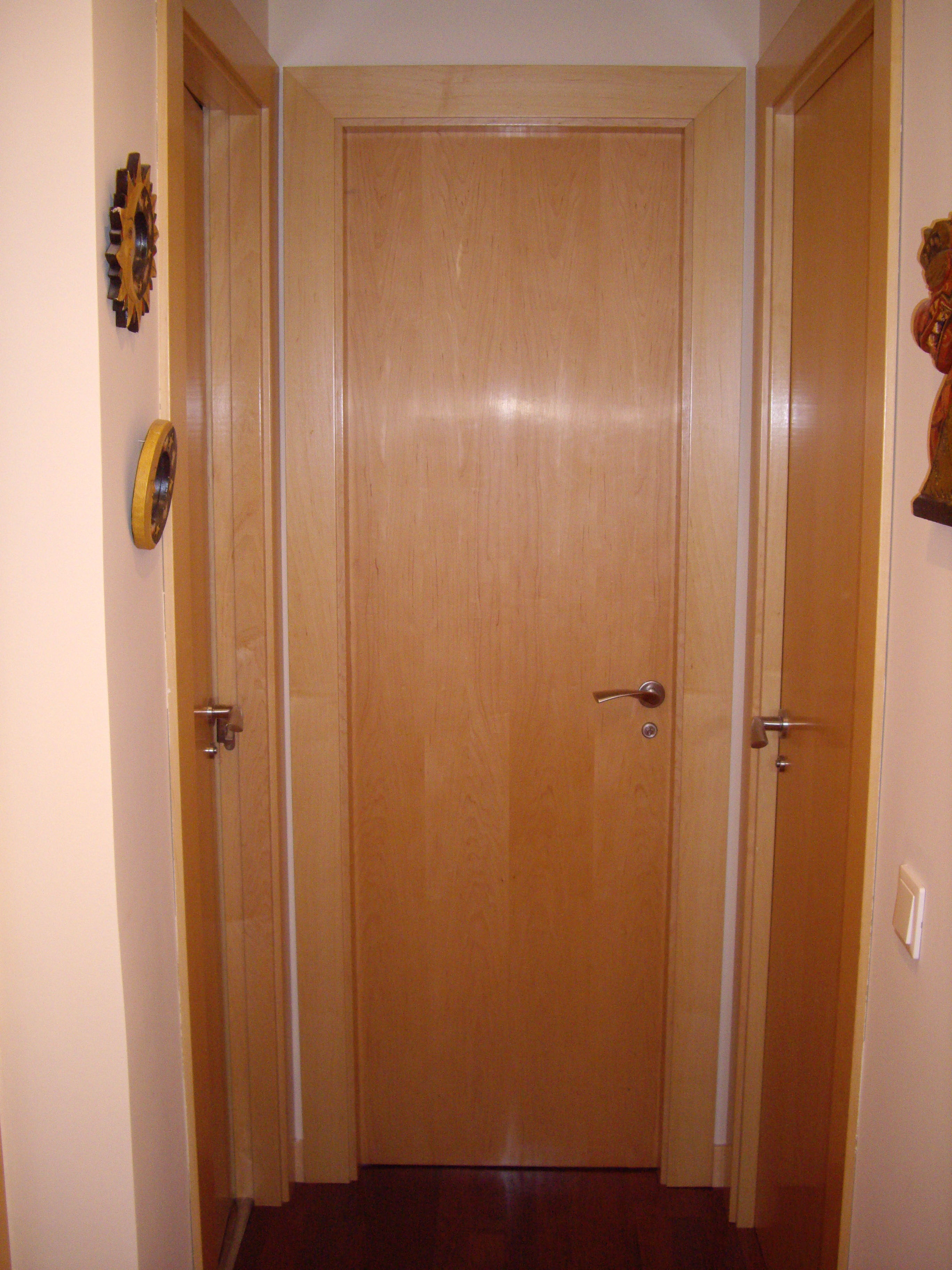 Puerta Madera Decorada Con Tachuelas Puerta Madera Decorada Con Tachuelas